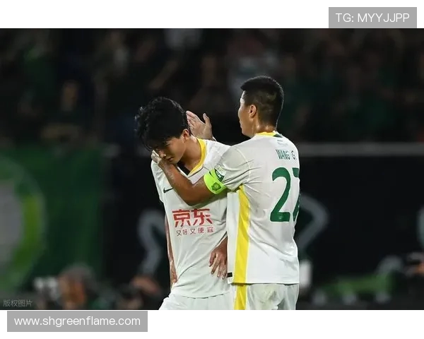 亚冠激战庆南队迎战鲁能队双方全力争夺小组出线资格