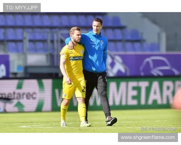 奥斯纳与海登的精彩对决揭示足球战术与团队合作的深刻内涵