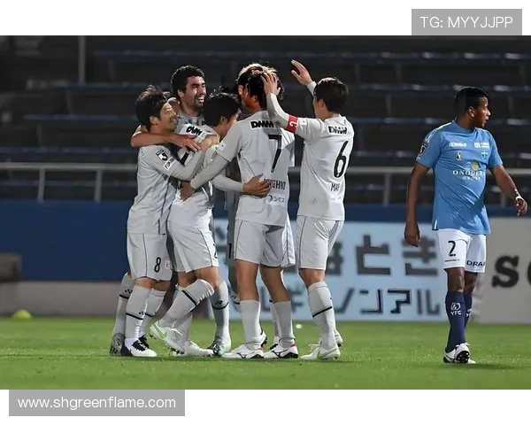 福冈黄蜂主场迎战横滨全力争胜展现实力与激情 福冈黄蜂主场迎战横滨全力争胜展现实力与激情